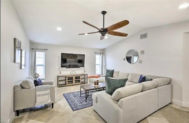 Building Photo - 2806 SW 38th Terrace