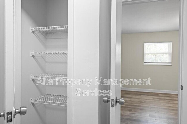 Building Photo - 11359 Bedford Oaks Dr