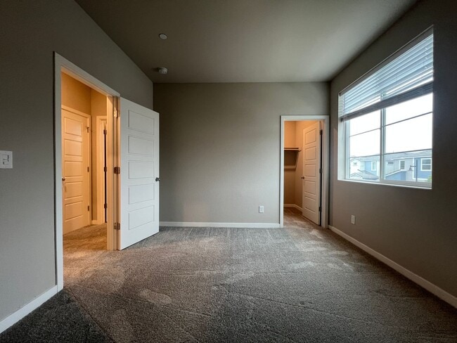 Building Photo - Lovely 3 Bedroom 2 Bathroom Home Close to Parks, Restaurants, Freeway Access, And More!