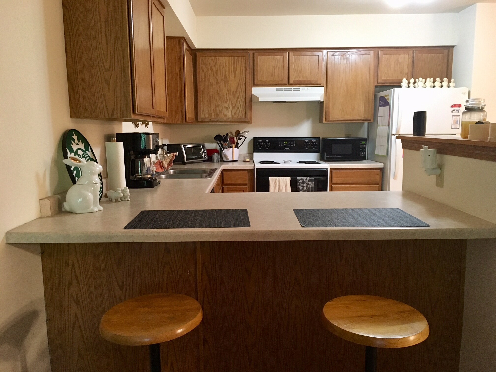 Breakfast nook and Ki - 135 W Oak Leaf Dr