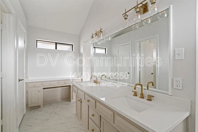 Building Photo - 1614 N Valley Pkwy