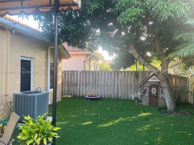 Building Photo - 14046 S Cypress Cove Cir