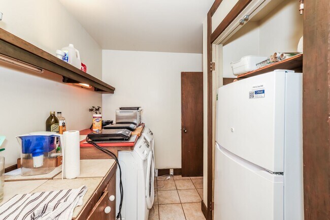 Building Photo - Furnished Lower Unit In Berkeley!