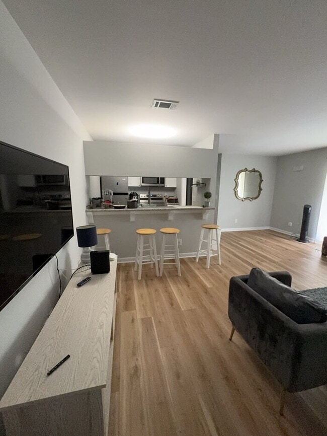 Building Photo - 1 Bedroom 1 Bathroom Student Housing