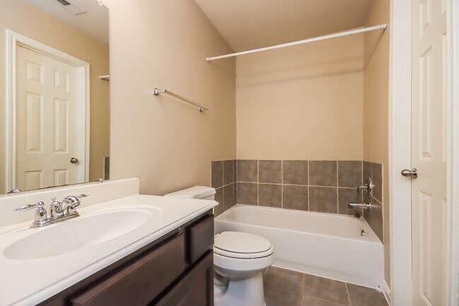 Building Photo - 308 Broken Pine Ct