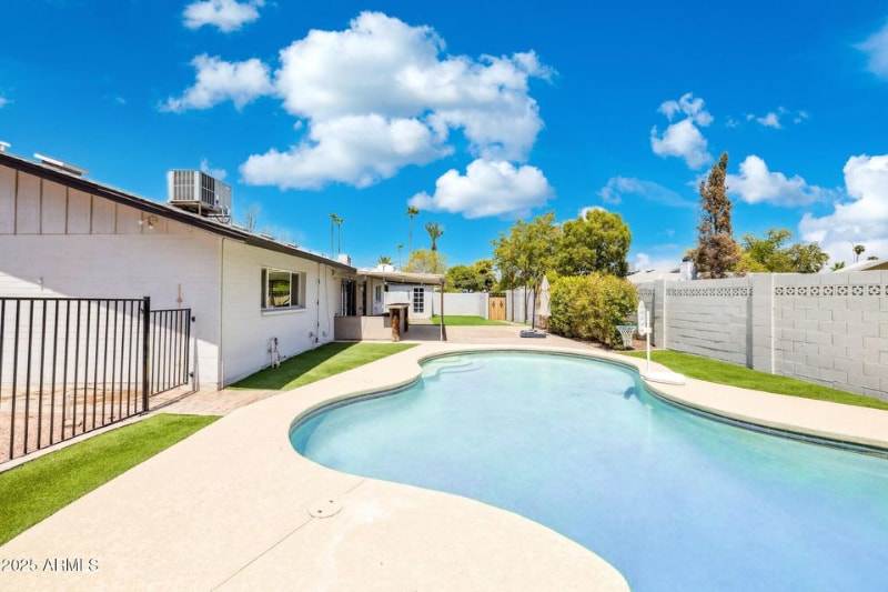 Building Photo - 4613 S Rita Ln