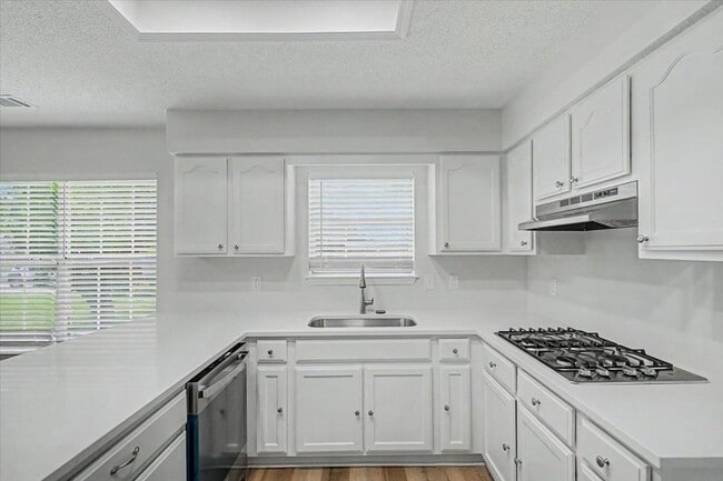 Building Photo - 4 Bed/2 Bath Updated Home in Richmond Heights