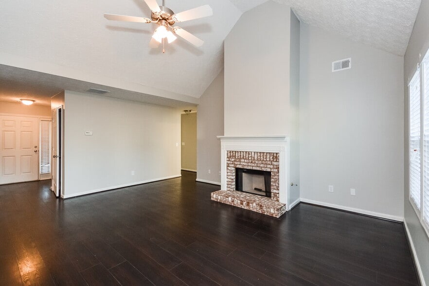 Building Photo - 1804 Cabana Chase