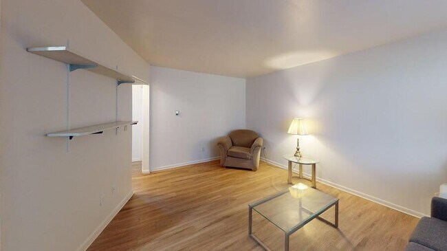 Building Photo - 839 Tappan-839-2