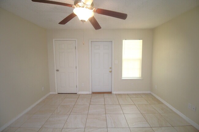 Building Photo - West Pensacola Duplex Living — 3BR Home with Open Floor Plan, Eat-In Kitchen, Covered Patio & Low...