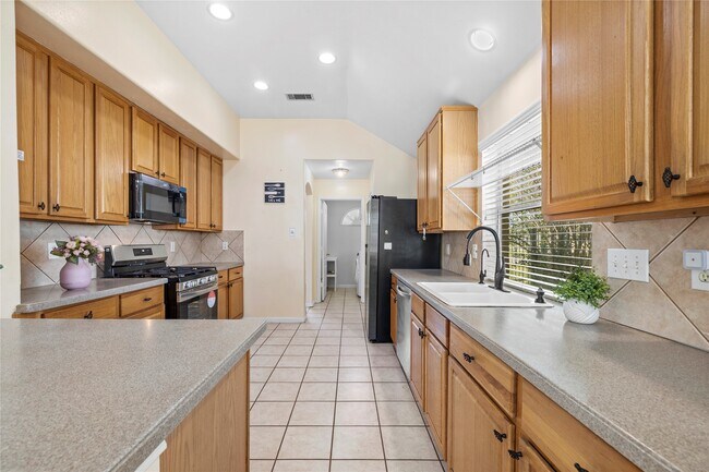 Building Photo - 11130 Camino Oaks Dr