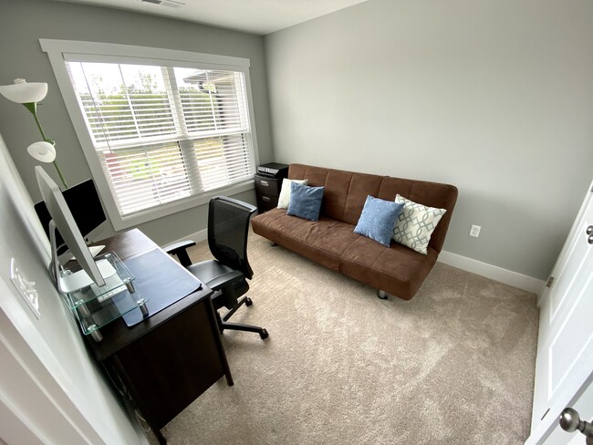 Bedroom 3 with natural light and double door closet - 140 Sunburst Villa Dr