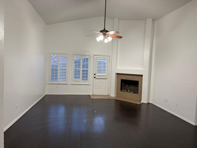 Building Photo - 1940 Cliffrose Dr