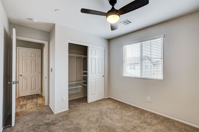 Building Photo - Beautiful 3 Bedroom in Gated Community!