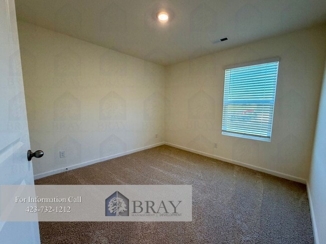 Building Photo - New 3BR Townhome in Saylor’s Place – Moder...