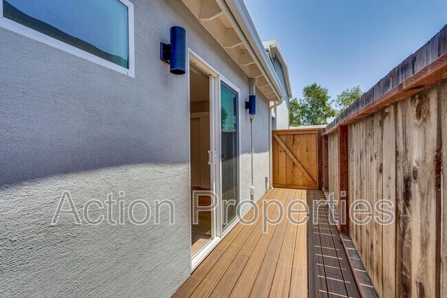 Building Photo - 368 Camille Ct