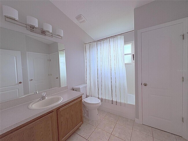 Building Photo - 1976 The Oaks Blvd