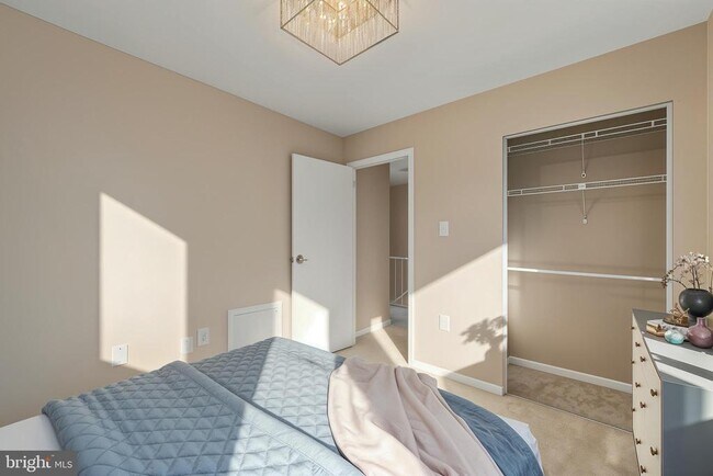 Building Photo - 7302 Rokeby Dr
