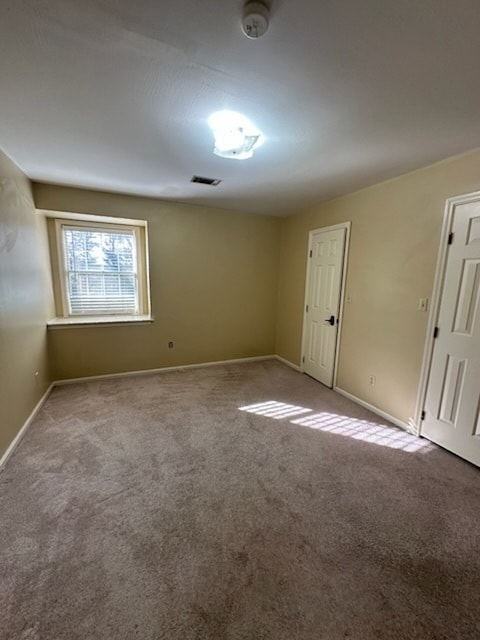 Building Photo - 111 Country Club Dr