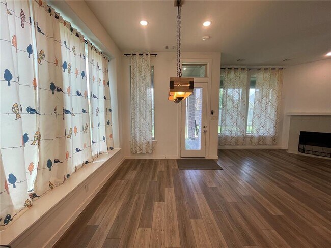 Building Photo - 3023 Dragonlet Ln