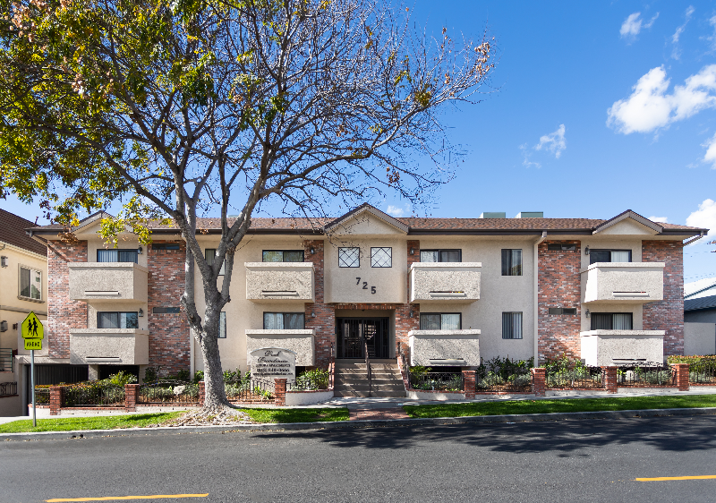 Primary Photo - 725 E Providencia Ave
