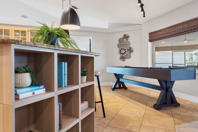 Building Photo - 6 Clinton Ct N