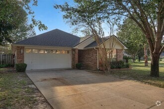 Building Photo - 349 Louise Cir