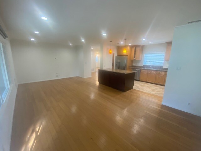 Building Photo - 5745 Simpson Ave