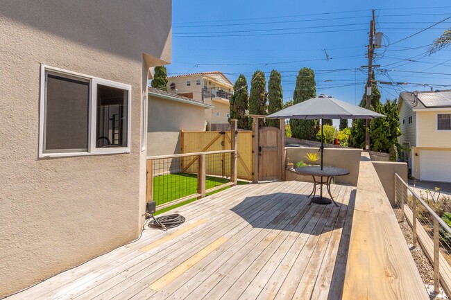 Building Photo - Contemporary 3 Bedroom/2 Bath Home With Oc...