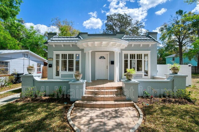 Building Photo - 829 N Hyer Ave