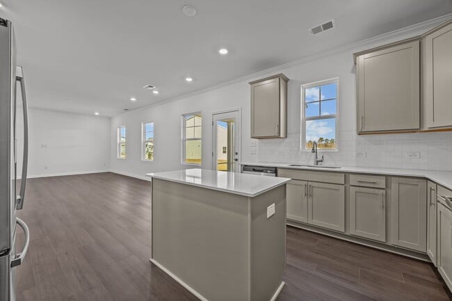 Building Photo - 50% OFF FIRST MONTH RENT!! Charming 4BD/2.5BA Located In Angier NC!!!