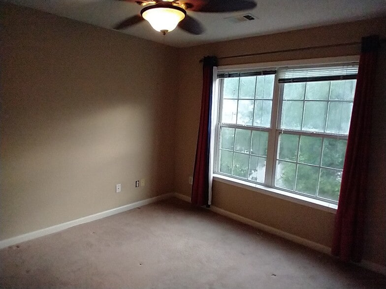 Building Photo - 715 Soneley Ct