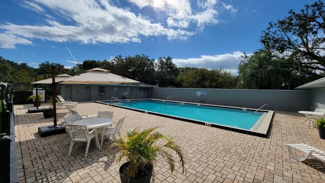 Building Photo - SANFORD: 2nd Floor Condo Sandlewood Villas