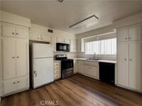 Building Photo - 475 E Cypress Ave