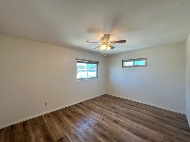 Building Photo - Beautiful 2BD/2.5 BA W/ Attached Garage, AC, and In-Unit Laundry in Pacific Beach!