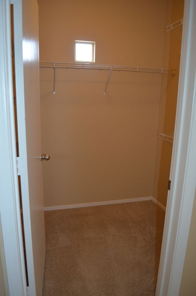 Building Photo - MOVE IN Special!!  Biltmore 2 bedroom!
