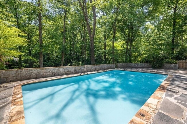 Building Photo - 445 Forest Hills Dr