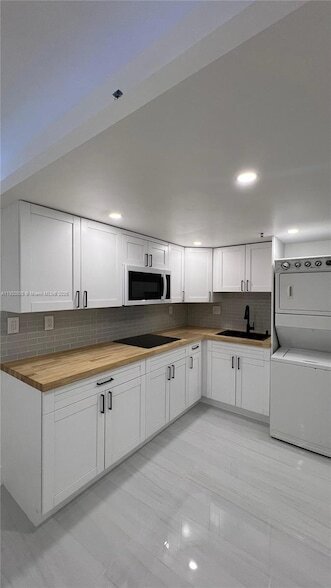 Building Photo - 9686 Fontainebleau Blvd