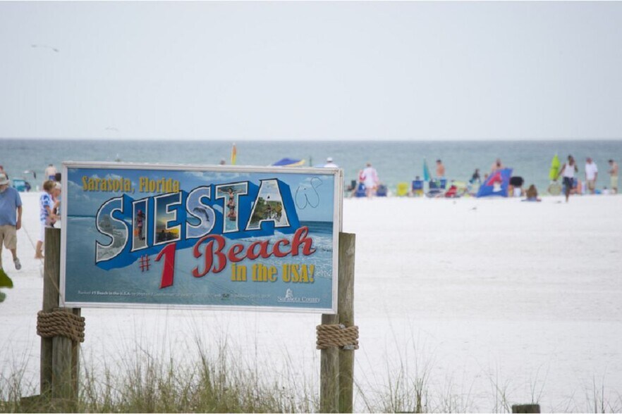 Siesta Key Beach 5.5 miles away. - 850 S Tamiami Trl