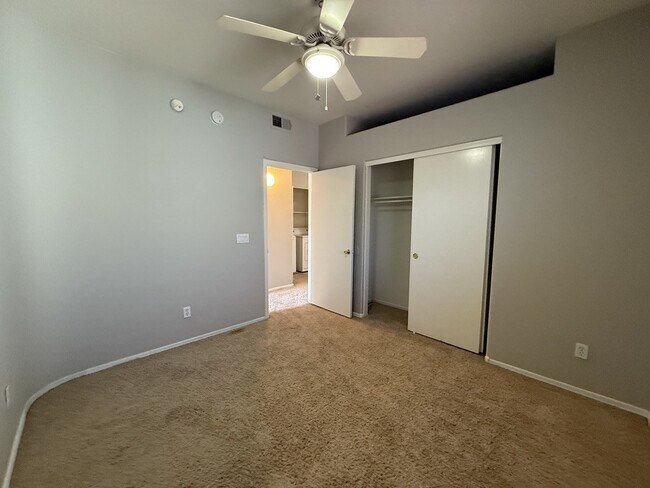 Building Photo - 2027 E University Dr