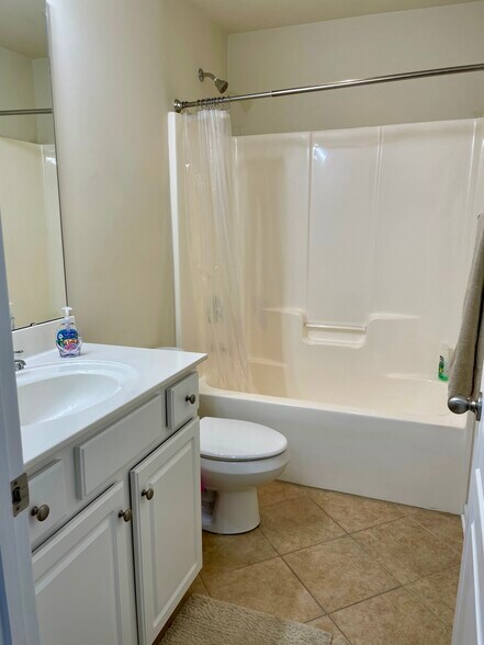 Building Photo - 213 Spring Gardens Dr