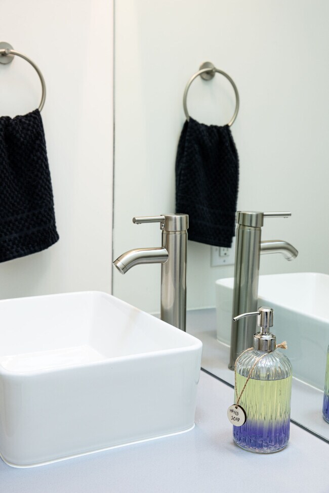 Building Photo - 507 S Park Dr