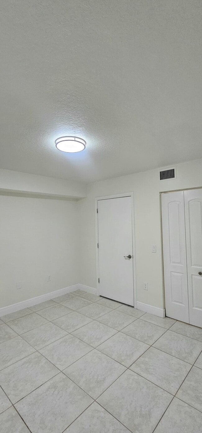 Building Photo - 3810 N Jog Rd