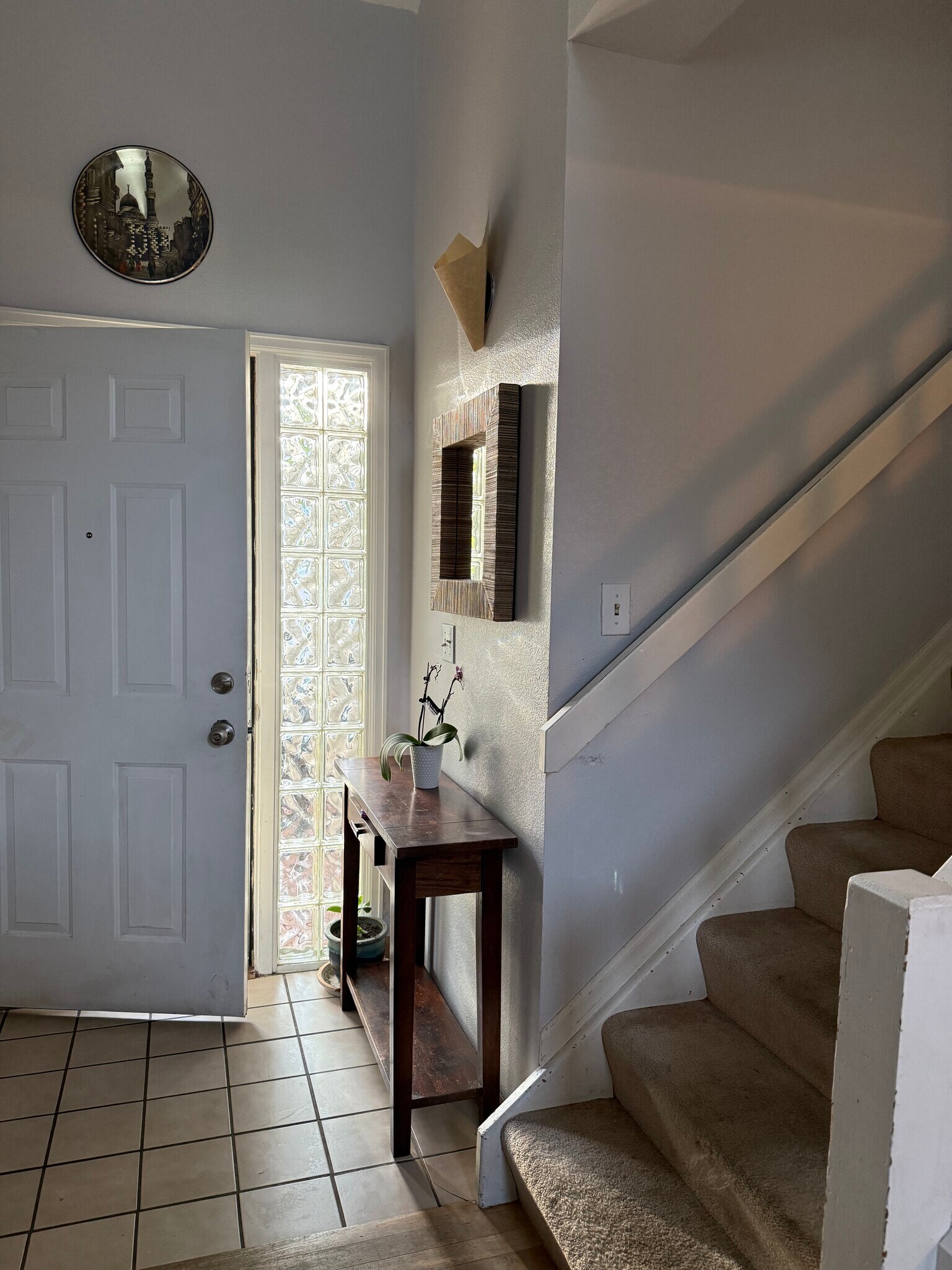 Foyer - 332 Buchanan Ct