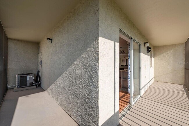 Building Photo - 5557 Sea Forest Dr
