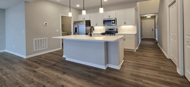 Building Photo - 1201 Ayla Ave