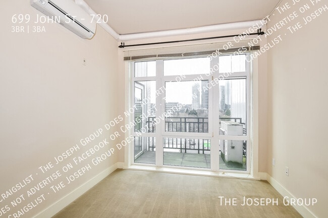 Building Photo - 699 John St