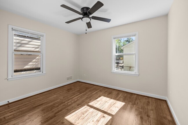 Building Photo - 1153 Linwood St