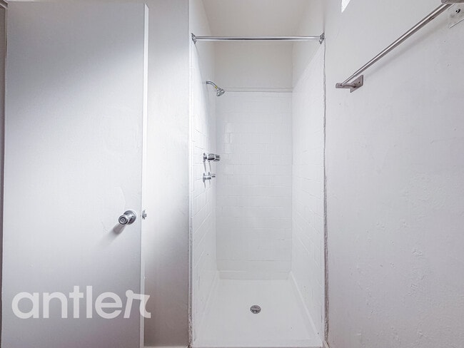 Building Photo - 9014 Orion Ave