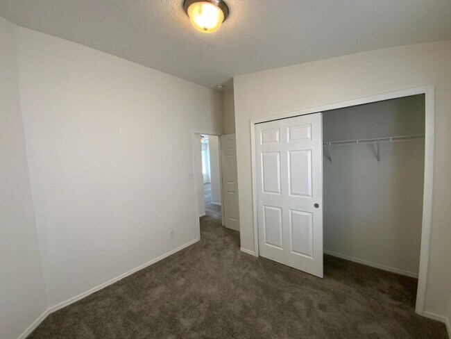 Building Photo - 3 Bedroom Single Story Home Available Near 98th St & Dennis Chavez SW!